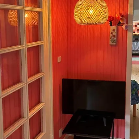Colourful Summerhouse Close To Nyaraló *