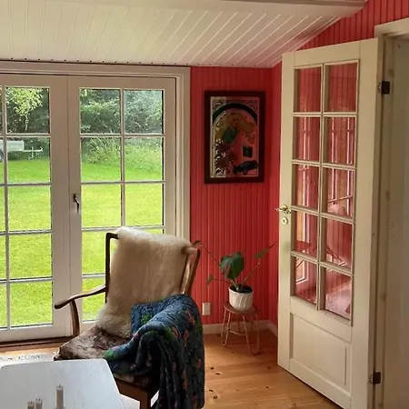 Colourful Summerhouse Close To Nyaraló