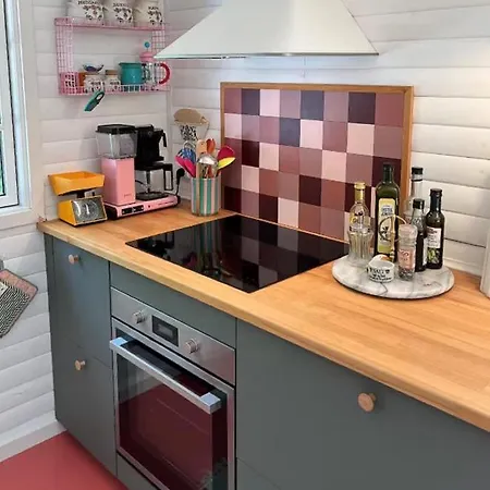 בית נופש Colourful Summerhouse Close To