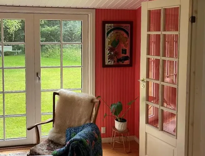 Colourful Summerhouse Close To Nyaraló