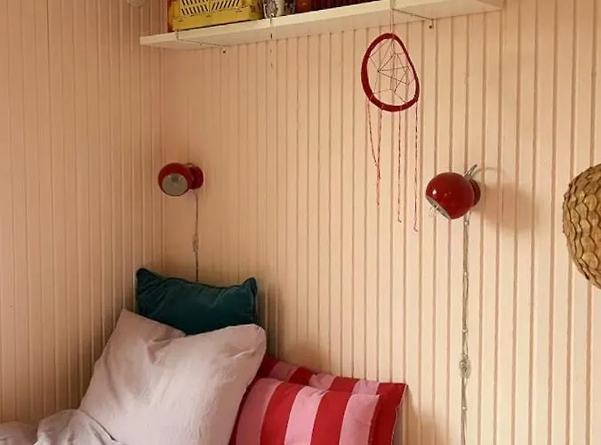 Colourful Summerhouse Close To Nyaraló